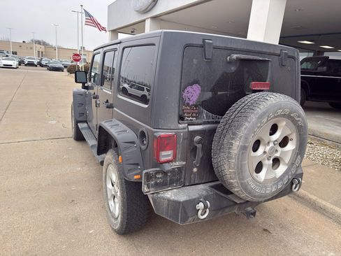 Used 2014 Jeep Wrangler Unlimited Sahara image 7