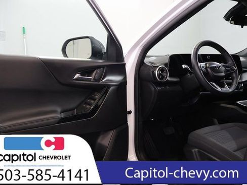 Used 2025 Chevrolet Equinox LT w/ Midnight Edition FWD image 9