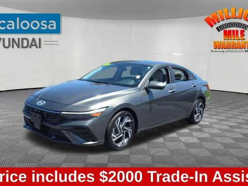 Used 2024 Hyundai Elantra Limited FWD image 3