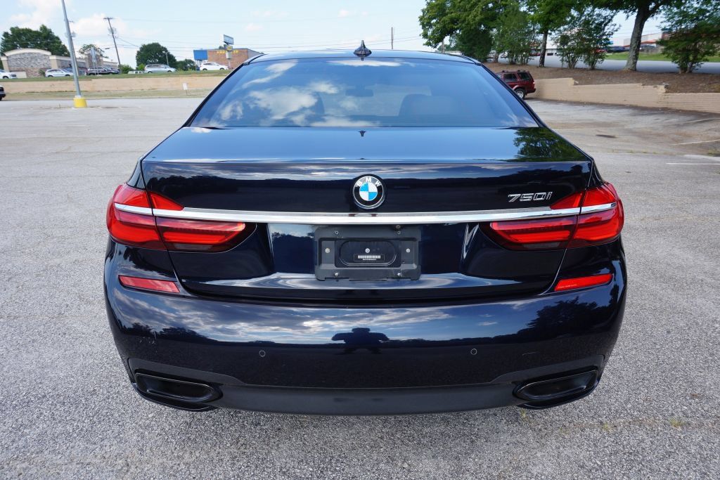 Used 2019 BMW 750i w/ Executive Package RWD image 7