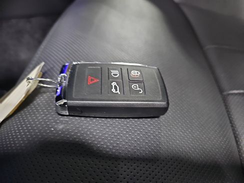 Used 2024 Land Rover Range Rover Long Wheelbase Autobiography image 38