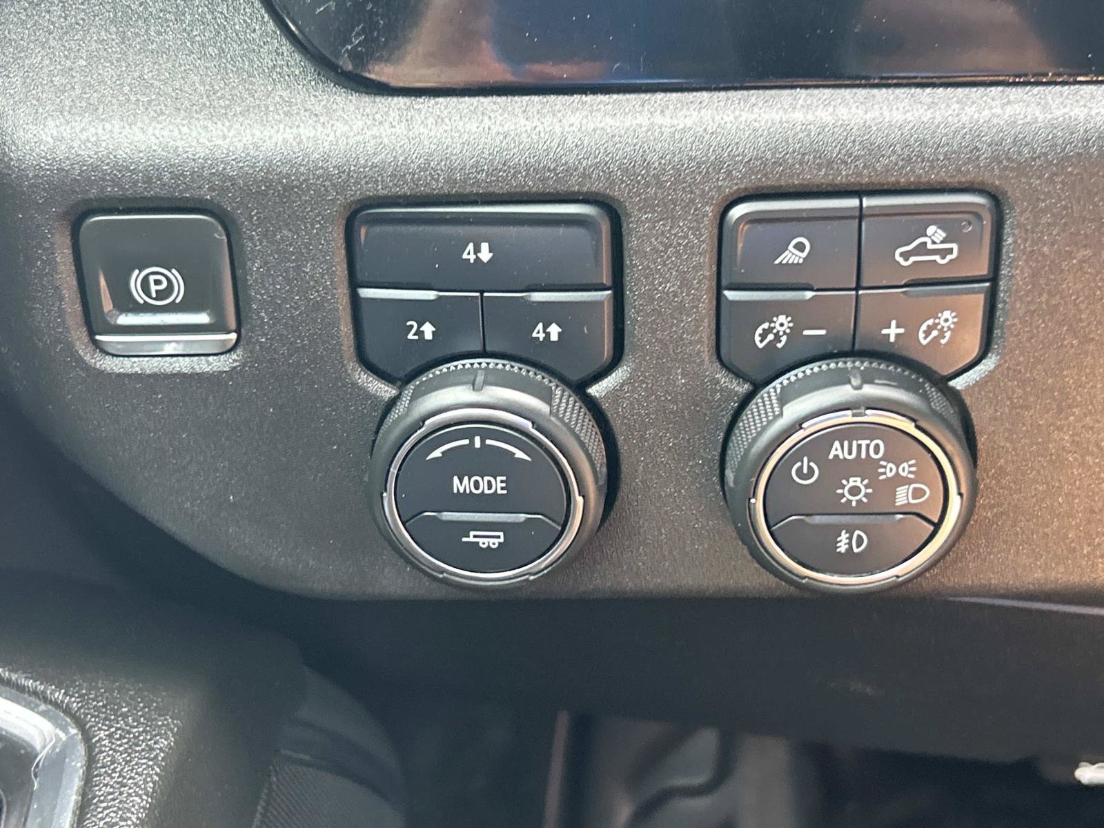 Used 2024 Chevrolet Silverado 2500 LT w/ Convenience Package AWD/4WD image 43
