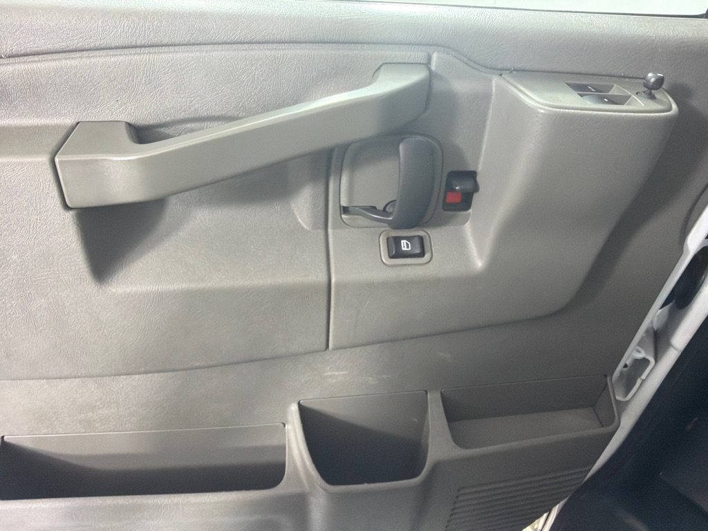 Used 2019 Chevrolet Express 3500 Extended w/ Driver Convenience Package RWD image 8