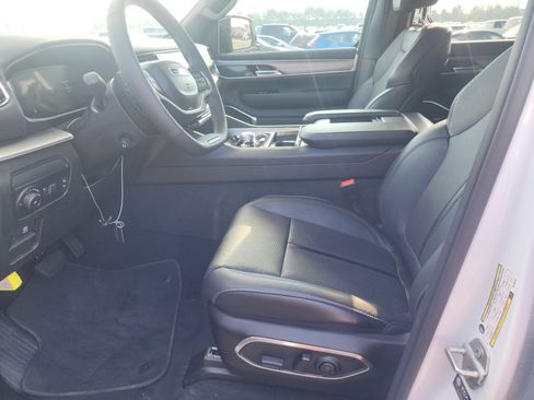 Used 2024 Jeep Wagoneer L Series II AWD/4WD image 7