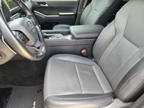 Used 2024 Lexus GX 550 w/ Cold Area Package AWD/4WD image 9