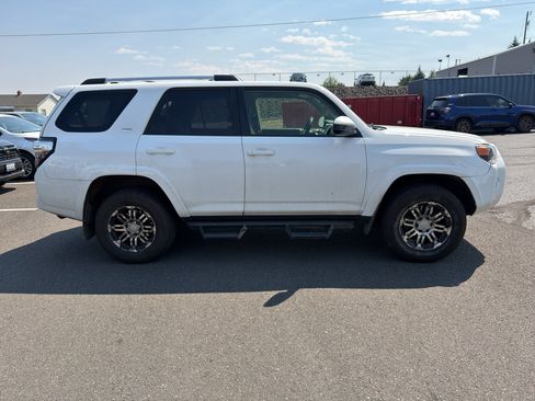 Used 2019 Toyota 4Runner SR5 AWD/4WD image 4