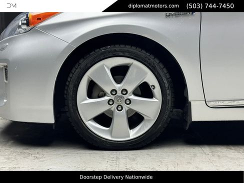 Used 2014 Toyota Prius Five w/ Advanced Technology Package image 39