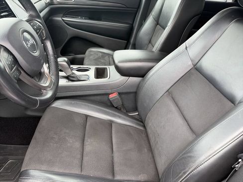 Used 2019 Jeep Grand Cherokee Altitude AWD/4WD image 12