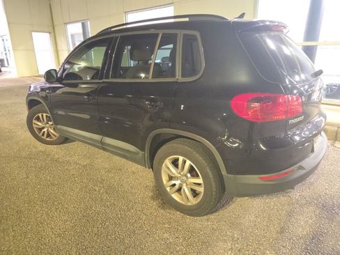Used 2017 Volkswagen Tiguan S image 2