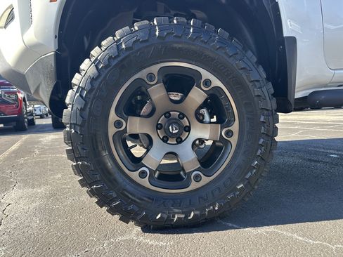 Used 2022 Nissan Frontier SV w/ Technology Package image 12