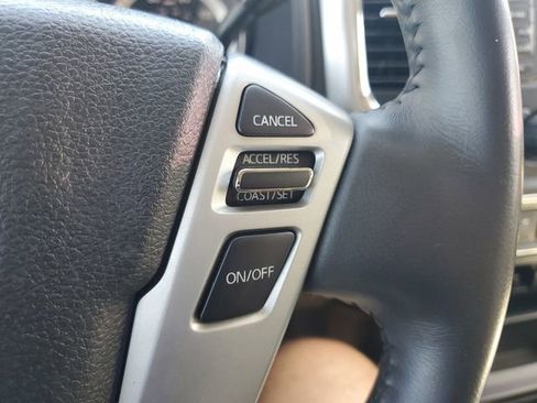 Used 2017 Nissan Titan SV image 18