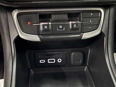 Used 2023 GMC Terrain SLT image 27