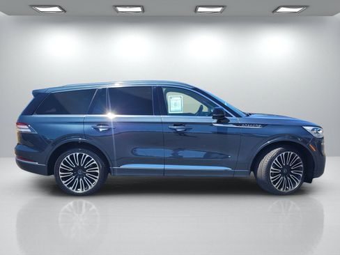 Used 2023 Lincoln Aviator Black Label w/ Dynamic Handling Package AWD/4WD image 3