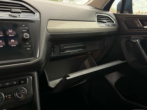 Used 2018 Volkswagen Tiguan SE w/ Panoramic Sunroof Package image 58