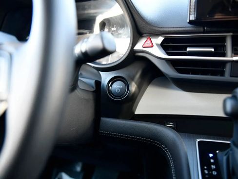 Used 2025 Toyota Sienna LE FWD image 18