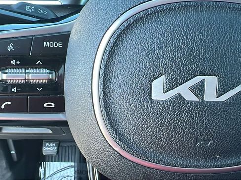 Used 2022 Kia Sorento LX image 19