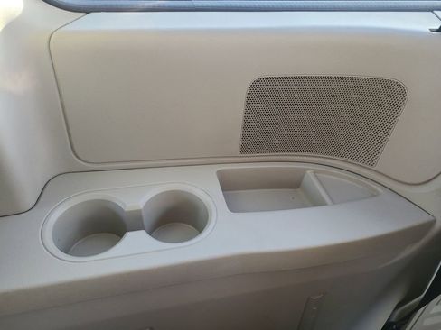 Used 2015 Chrysler Town & Country Touring image 35