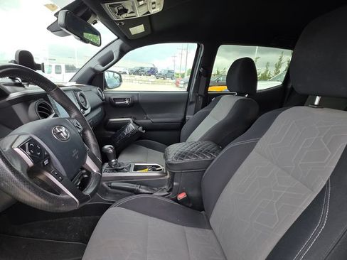 Used 2020 Toyota Tacoma TRD Off-Road w/ Technology Package AWD/4WD image 11