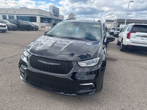 Used 2026 Chrysler Pacifica Limited w/ S Appearance Package FWD image 24