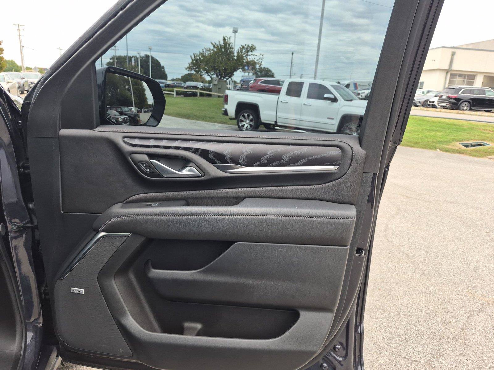 Used 2024 GMC Yukon Denali AWD/4WD image 32