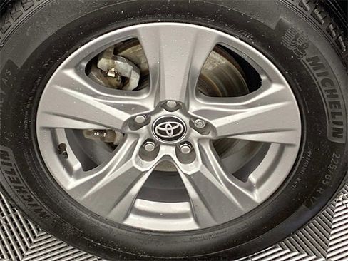 Used 2024 Toyota RAV4 XLE image 29