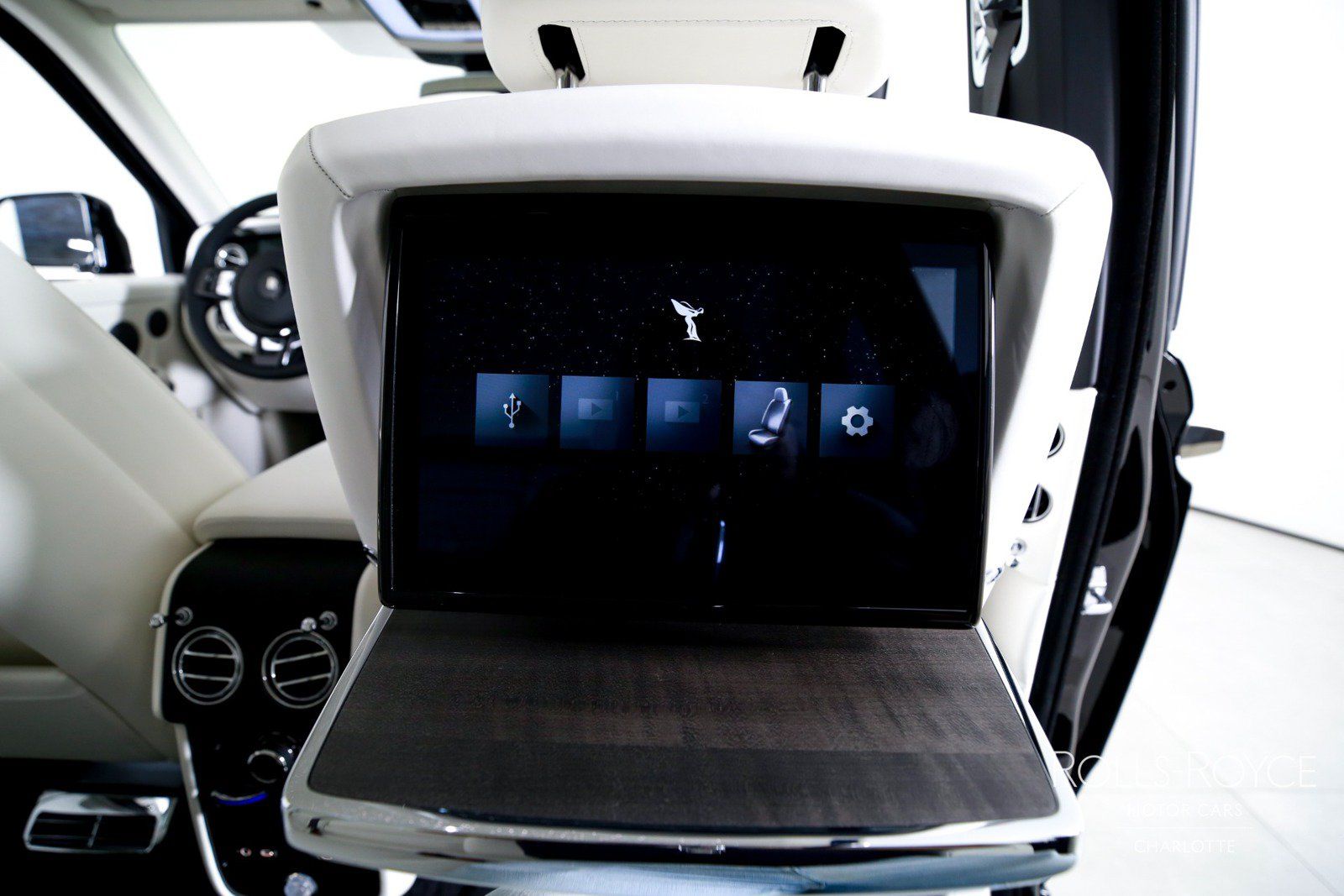 New 2026 Rolls-Royce Cullinan AWD/4WD image 32