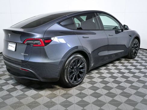 Used 2022 Tesla Model Y Long Range AWD/4WD image 3