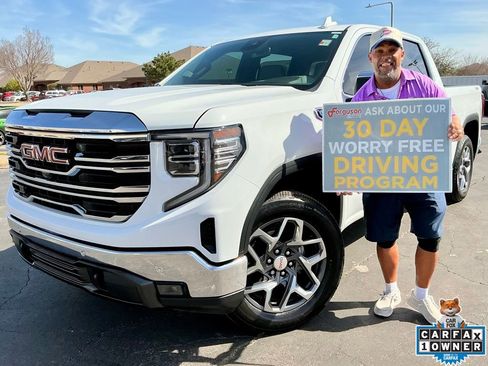 Used 2022 GMC Sierra 1500 SLT image 1