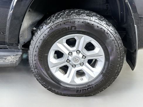 Used 2021 Toyota 4Runner SR5 AWD/4WD image 28