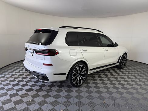 Used 2023 BMW X7 xDrive40i w/ Executive Package image 9