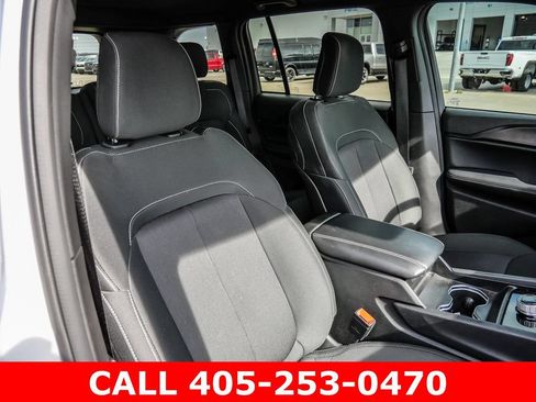 Used 2025 Jeep Grand Cherokee Laredo w/ Luxury Tech Group I AWD/4WD image 15