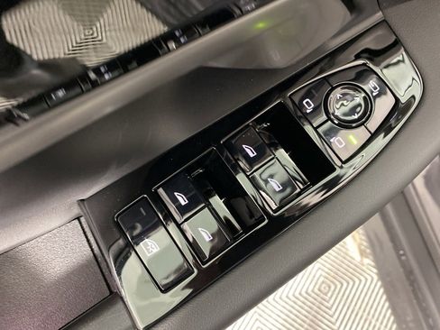 New 2026 BMW 530i xDrive w/ Premium Package image 7