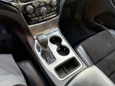 Used 2019 Jeep Grand Cherokee Altitude image 16