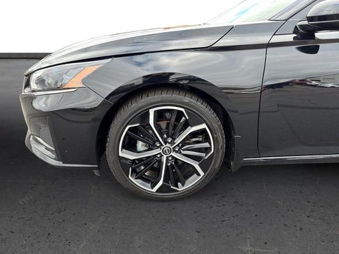 Used 2024 Nissan Altima 2.5 SR w/ SR Premium Package image 13