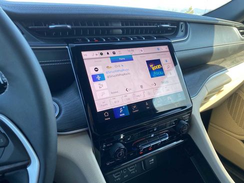 Certified 2024 Jeep Grand Cherokee L Limited image 26