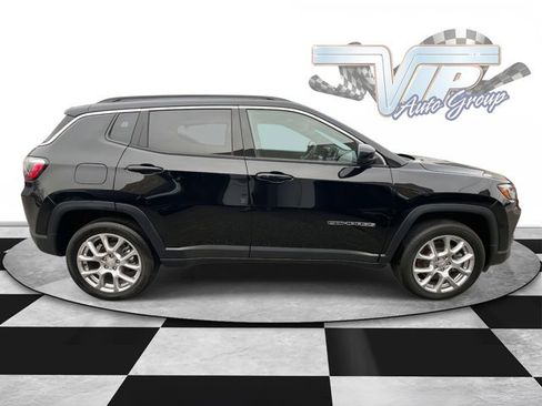 Certified 2023 Jeep Compass Latitude image 3