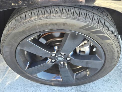 Used 2024 Land Rover Defender 130 X-Dynamic SE image 8