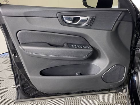 Used 2021 Volvo XC60 T5 Momentum w/ Premium Package image 22