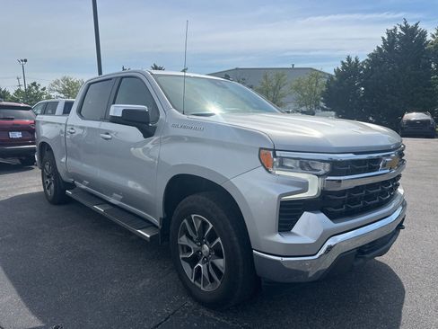 Used 2022 Chevrolet Silverado 1500 LT AWD/4WD image 2