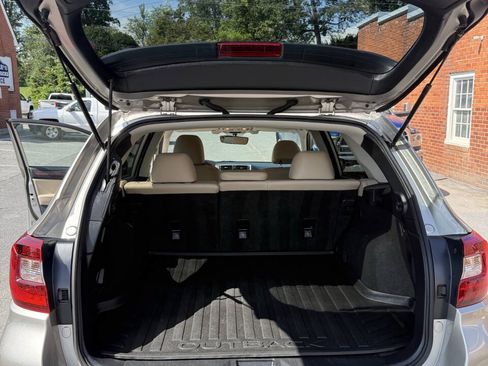Used 2019 Subaru Outback 2.5i Limited AWD/4WD image 8