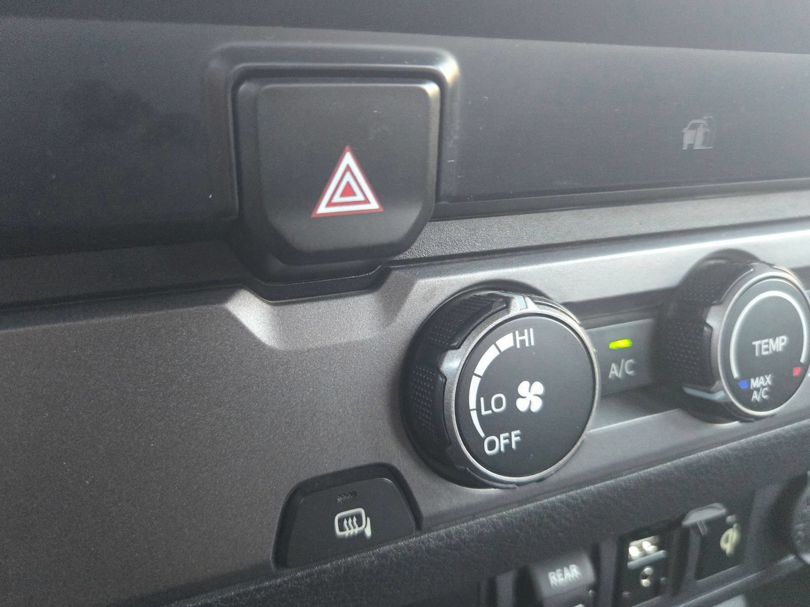Used 2019 Toyota Tacoma TRD Sport w/ Technology Package RWD image 24