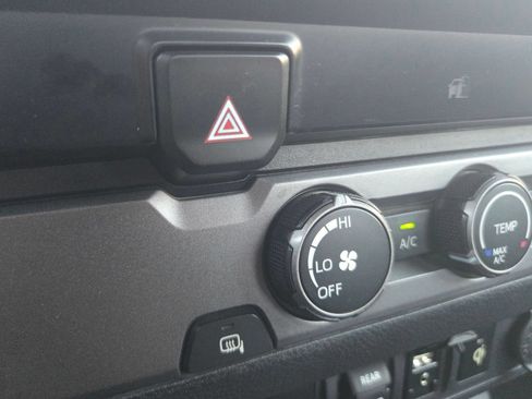 Used 2019 Toyota Tacoma TRD Sport w/ Technology Package RWD image 24