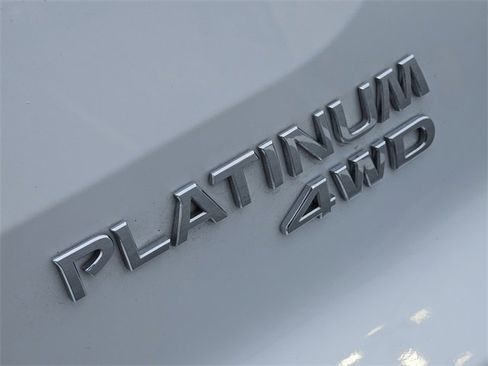 Used 2025 Nissan Pathfinder Platinum image 12