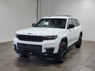 Used 2024 Jeep Grand Cherokee L Limited w/ Black Appearance Package AWD/4WD video 2