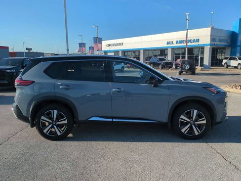 Used 2021 Nissan Rogue Platinum image 9