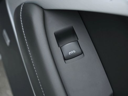 Used 2018 Chevrolet Camaro SS image 37