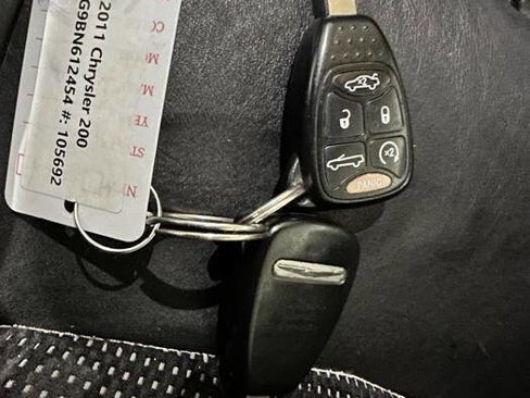 Used 2011 Chrysler 200 S FWD image 50