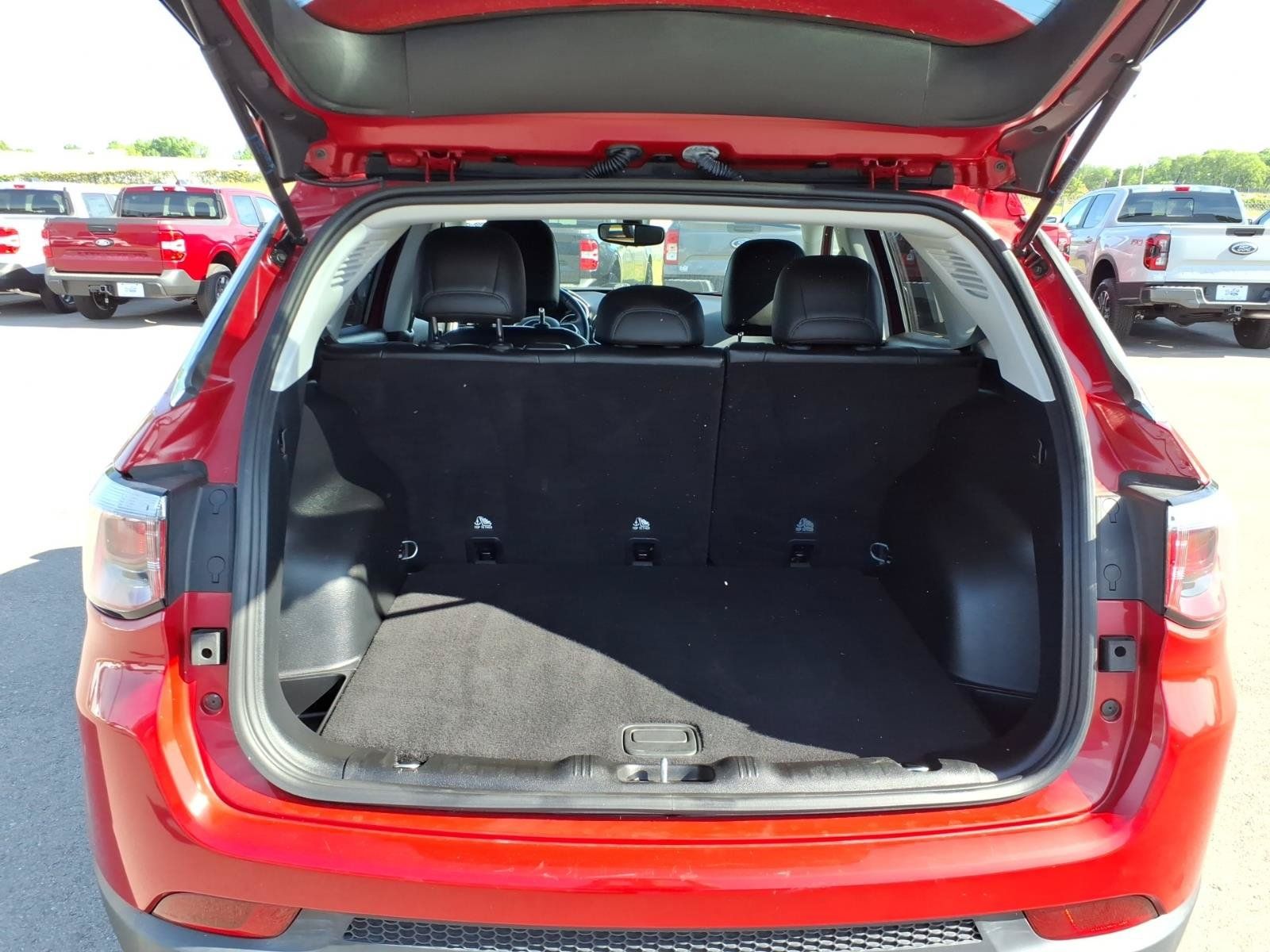 Used 2019 Jeep Compass Latitude FWD image 10