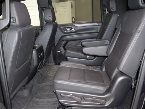 Used 2022 Chevrolet Suburban LT w/ Luxury Package AWD/4WD image 12