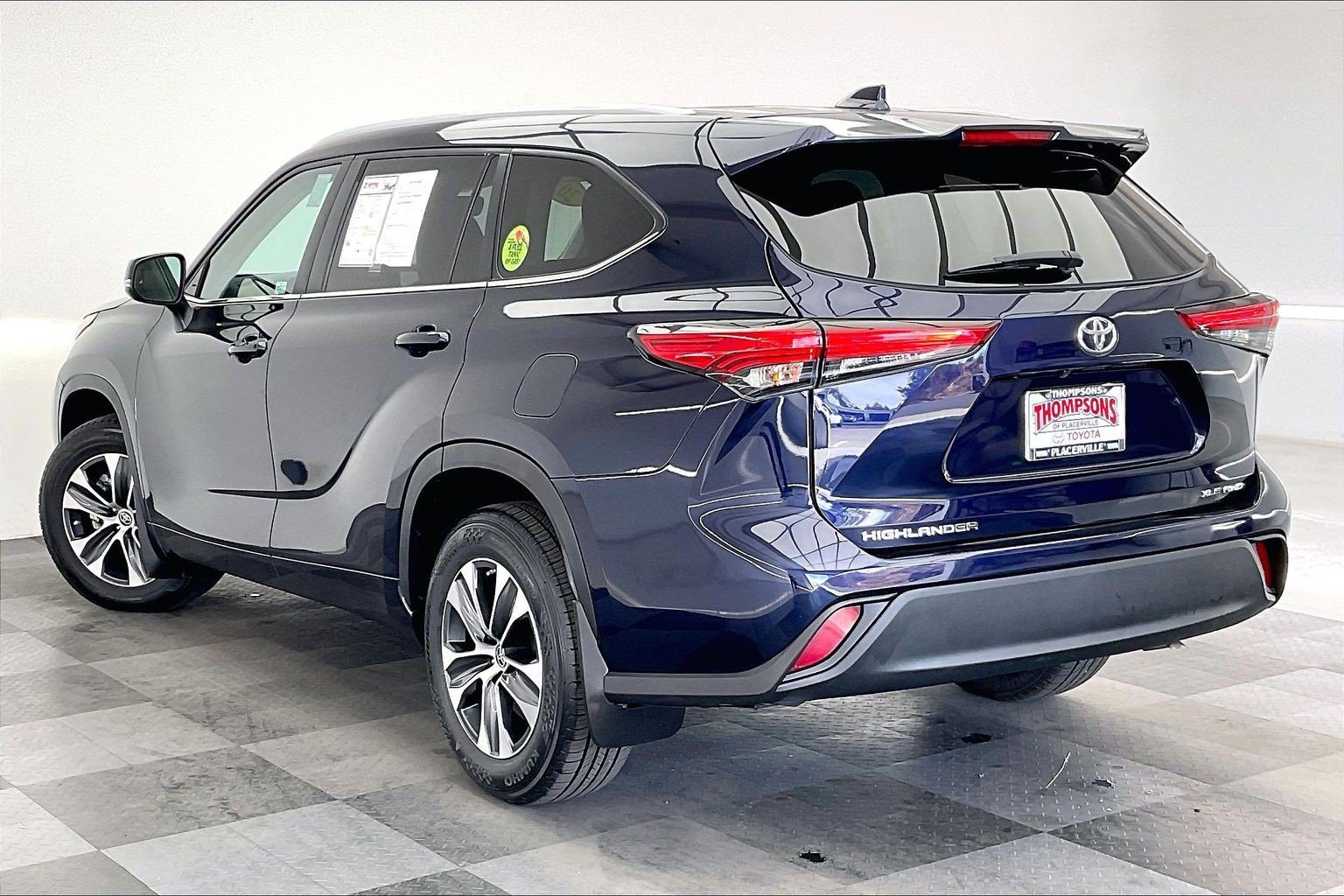 Used 2023 Toyota Highlander XLE AWD/4WD image 10